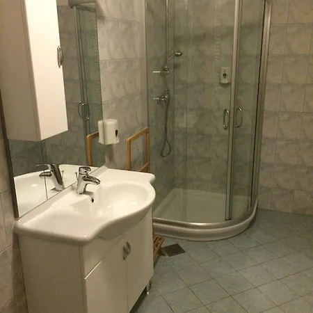 Okrepcevalnica Zemonska Vaga بيت ضيافة