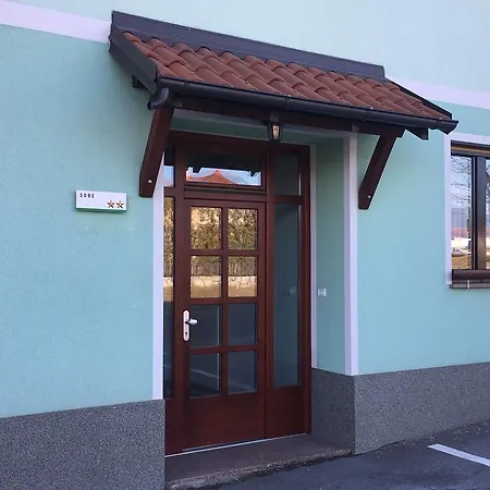 Okrepcevalnica Zemonska Vaga بيت ضيافة 2*