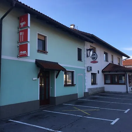 Okrepcevalnica Zemonska Vaga 2* إليرسكا بسترتشا