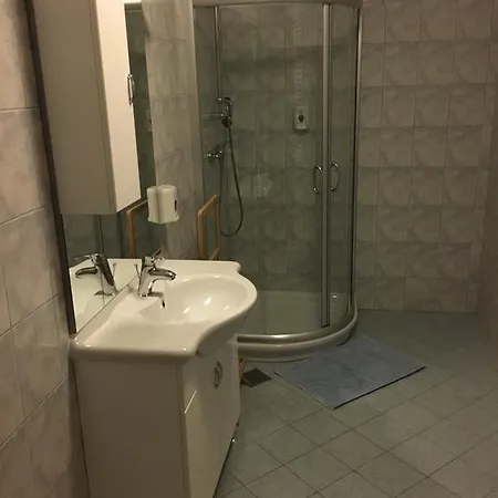 Okrepcevalnica Zemonska Vaga إليرسكا بسترتشا