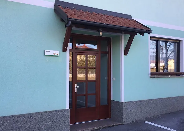 Okrepcevalnica Zemonska Vaga ゲストハウス 2*