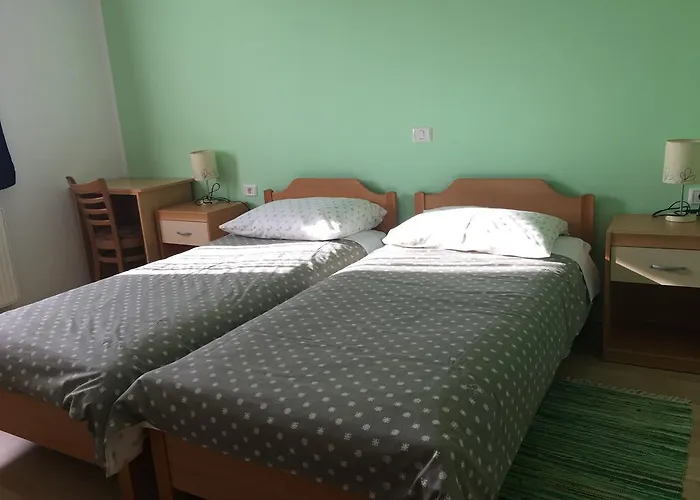 Okrepcevalnica Zemonska Vaga ゲストハウス イリルスカ・ビストリツァ